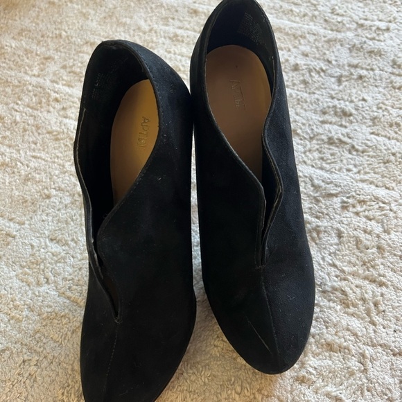 Elegant Black Women's Heels - Picture 6 of 11